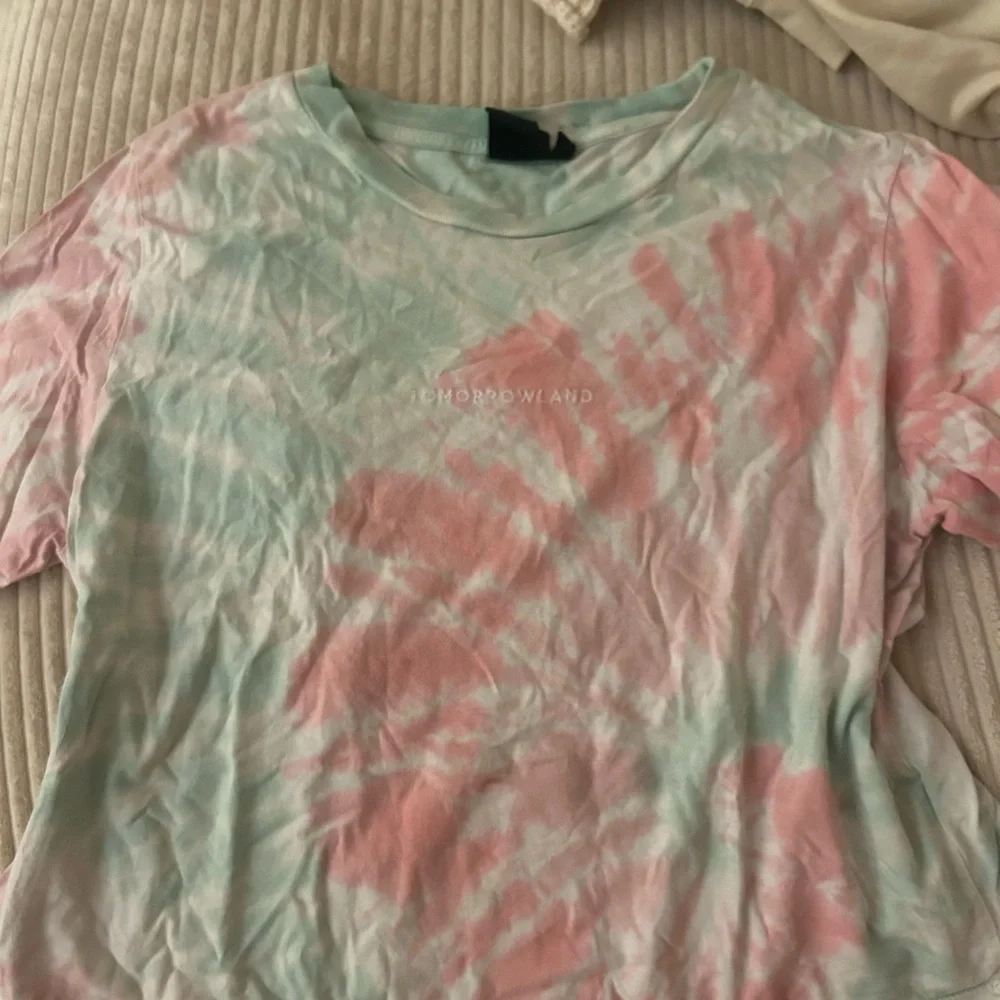 TOMORROWLAND Pastel Tie-Dye Tee in Mint & Blush - Picture 4 of 6